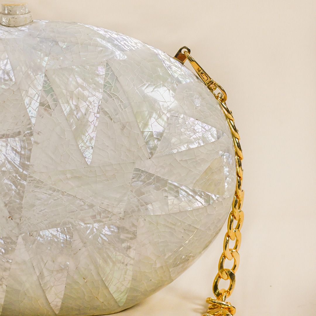 Balikbayan-Handicrafts_Abalone-Shell-Clutch-Bag _Close-Up